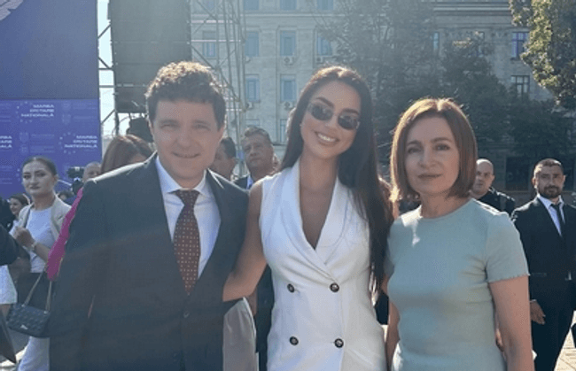 Ispita Cristina Scarlevschi de la Insula Iubirii, lângă Nicușor Dan și Maia Sandu la Chișinău. Fotografia a stârnit un val de reacții: „Am primit unele comentarii pline de hate”