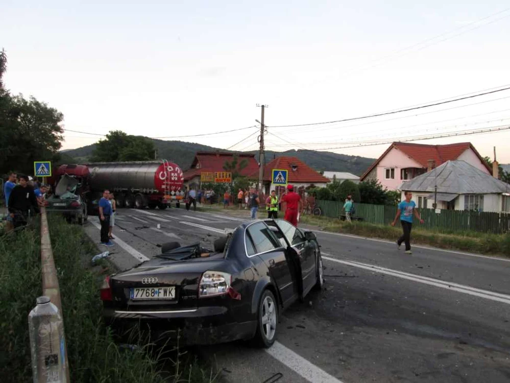 Şoferul vinovat de producerea accidentului a scapat nevatamat. Foto Adevarul