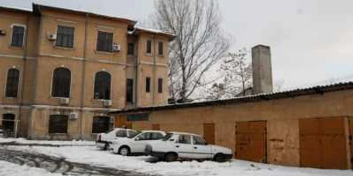 Noile birouri vor fi contruite în locul garajelor de la primărie