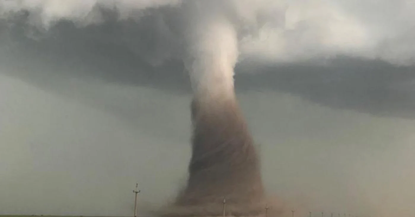O tornadă uriaşă a făcut ravagii pe 30 aprilie FOTO Captură video