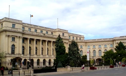 Vizite ghidate în spaţiile istorice din corpul central al Palatului Regal jpeg