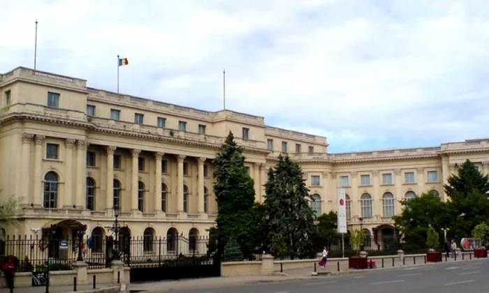 Vizite ghidate în spaţiile istorice din corpul central al Palatului Regal jpeg