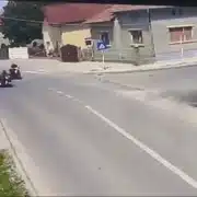batrani pe tricicluri accident 1 gif