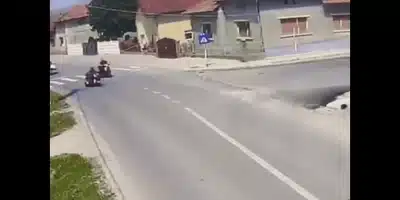 batrani pe tricicluri accident 1 gif