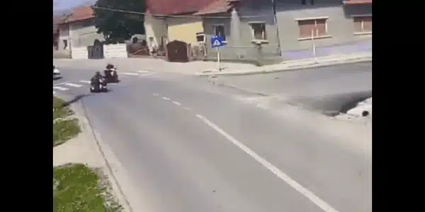 batrani pe tricicluri accident 1 gif