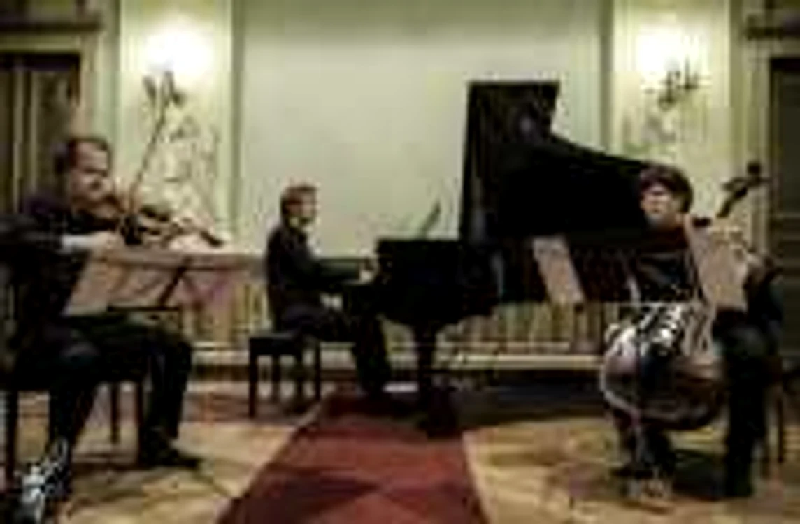 Violonistul Alexandru Gavrilovici, violoncelista Katharina Gohl-Moser şi pianistul Anton Kernjak