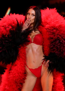 Bella Hadid în show ul Victoria's Secret's, Profimedia 