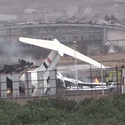 Israelul a bombardat aeroportul din Sana'a FOTO EPA EFE jpg