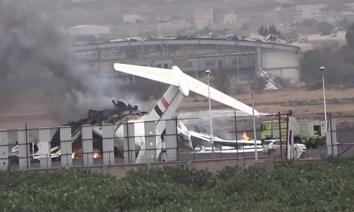 Israelul a bombardat aeroportul din Sana'a FOTO EPA-EFE