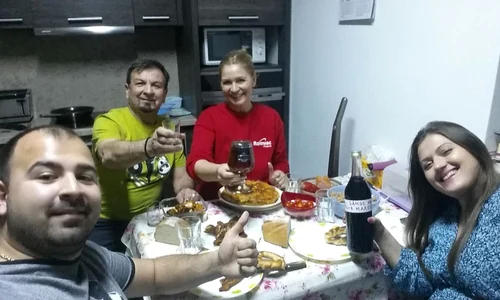 Matilda Pascal Cojocăriţa, alături de soţul ei, fiul acestuia şi soţia lui jpeg