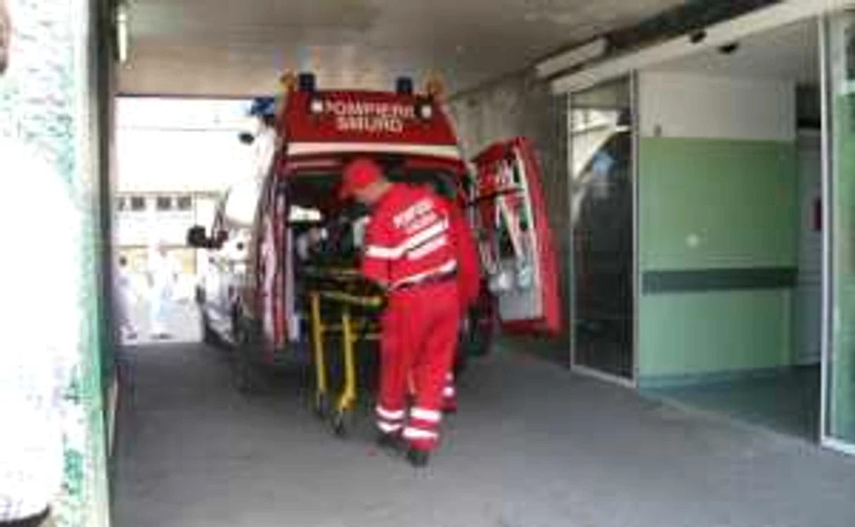 Bătrâna a fost transportată la spital (foto arhivă)