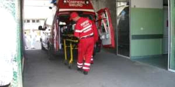 Bătrâna a fost transportată la spital (foto arhivă)