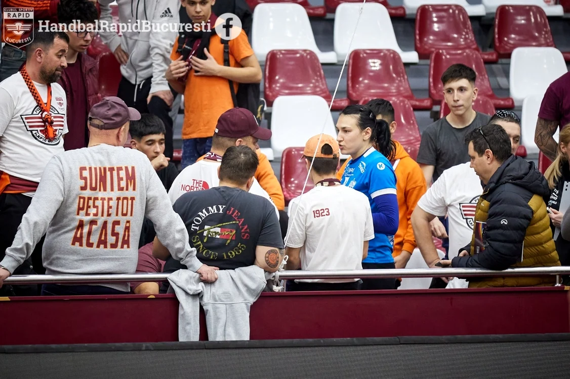 Cristina Neagu în galieria Rapid FOTO: Facebook/handbalrapidbucuresti  