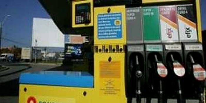 Rompetrol a ieftinit carburanţii