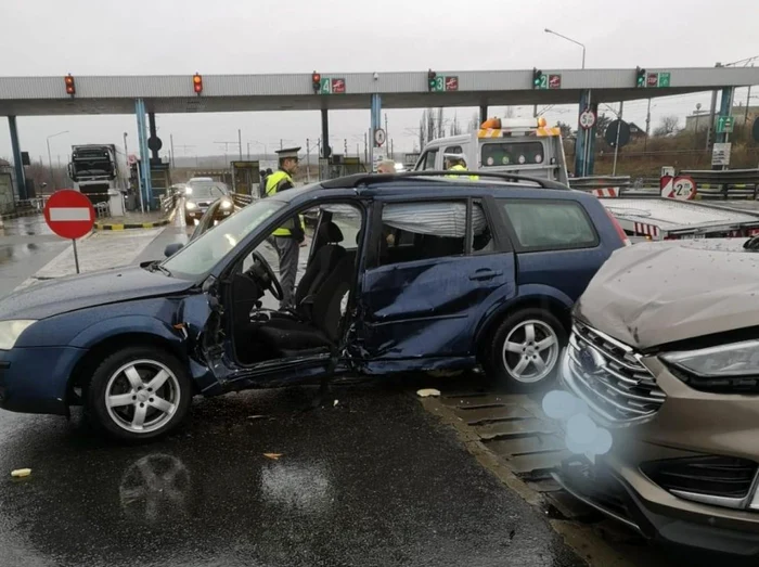 Accidentul s-a petrecut pe A2, şa staţia de taxare de la Feteşti FOTO ISU Ialomiţa