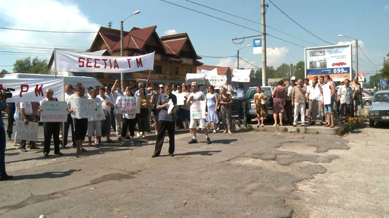 Angajaţii Mechel protestează împotriva concedierilor colective