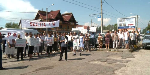 Angajaţii Mechel protestează împotriva concedierilor colective