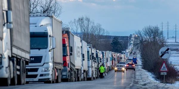 Reprezentanți ai fermierilor și transportatorilor blochează culoare vamale din vama Siret FOTO Inquam Photos / Casian Mitu
