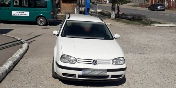 Autoturismul cu număr fals de înmatriculare FOTO Poliţia de Frontiera