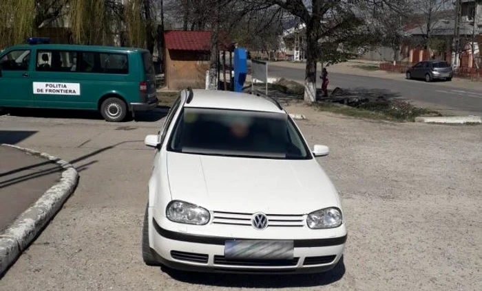 Autoturismul cu număr fals de înmatriculare FOTO Poliţia de Frontiera