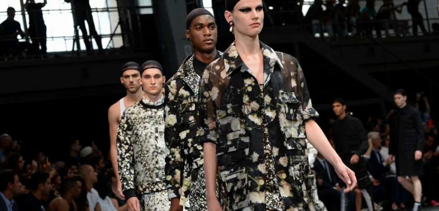 Prezentarea colecţiei Givenchy pentru primăvară-vară 2015, la Săptămâna Modei Masculine de la Paris FOTO Getty Images