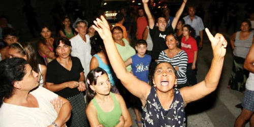 Rromii din două clanuri se ceartă din cauza unei nunţi eşuate