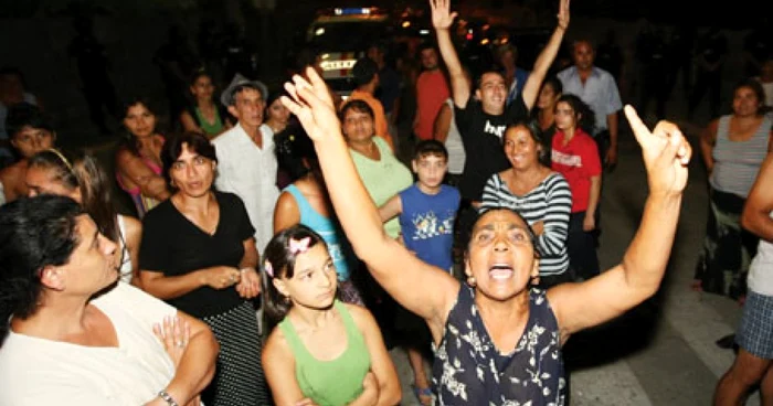 Rromii din două clanuri se ceartă din cauza unei nunţi eşuate