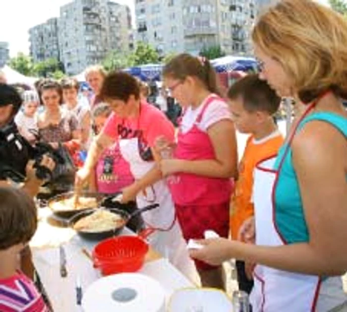 Gospodinele de la revista “Click! Poftă bună” fac spectacol de fiecare dată când gătesc pentru public