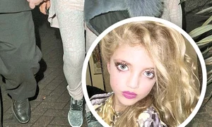 Fotomodelul o machiază strident pe micuţa Princess Tiaamii jpeg