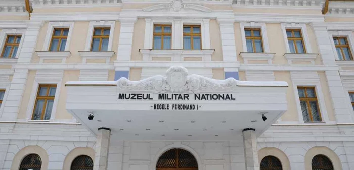 Preşdintele Traian Băsescu a decorat Muzeul Militar Naţional din Capitală FOTO Arhivă