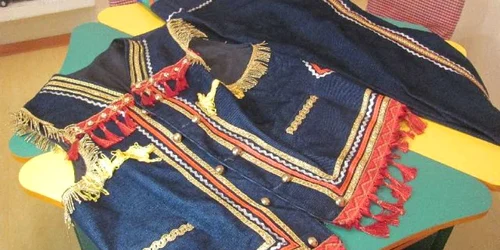 Barculica, partenewrul papusii Lulica, va purta un costum traditional tiganesc asemanator celui pe care il are Dorin Cioaba