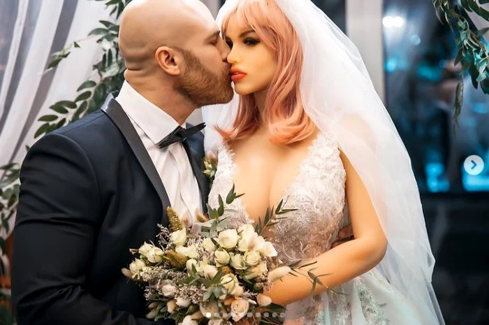 6 culturistul si papusa gonflabila 5 jpg jpeg