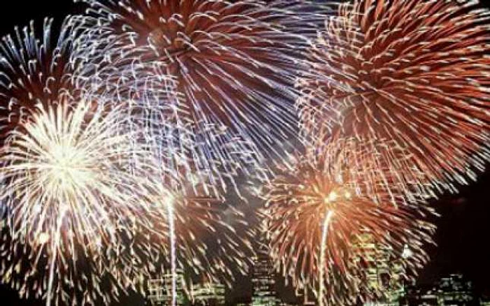 Spectacol de artificii în Parcul Unirii