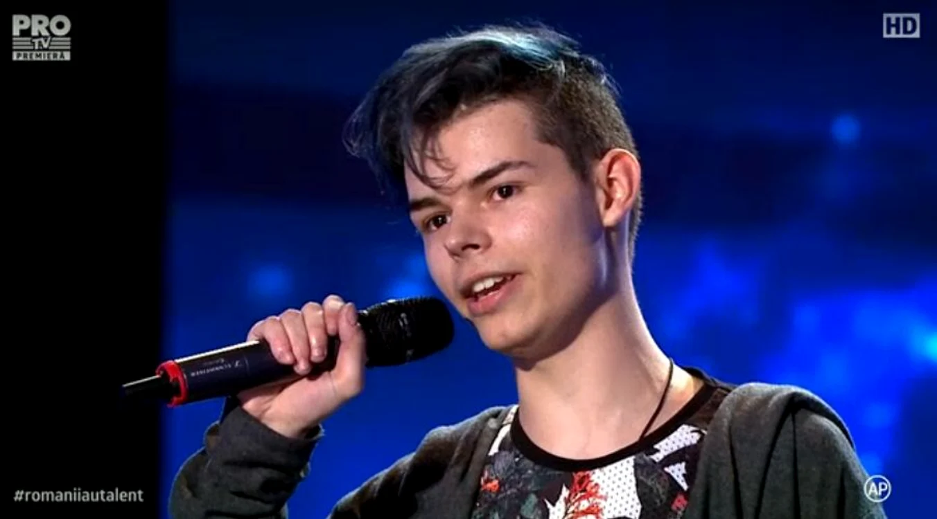 Manuel Chivari a fost trimis direct în semifinale datorită vocii sale calde