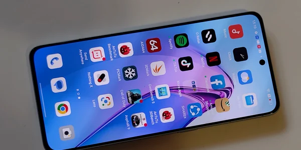 Oppo Reno 8 Pro FOTO Adrian Pogîngeanu jpg