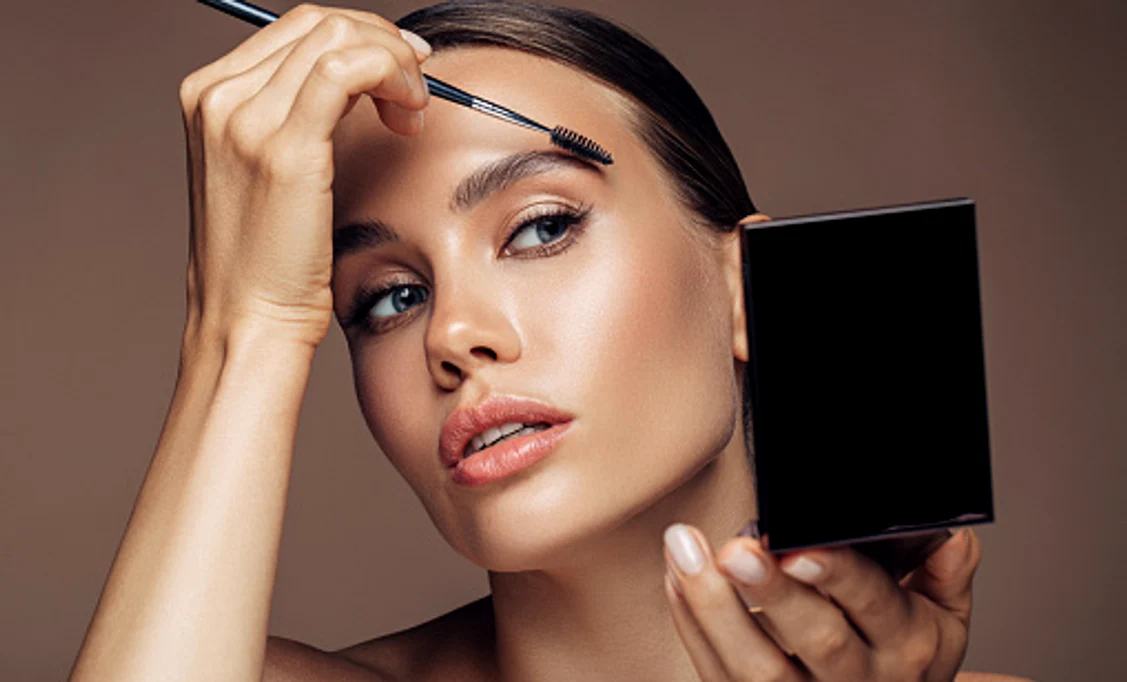 Folosirea incorectă a cosmeticelor afectează ochii FOTO Shutterstock