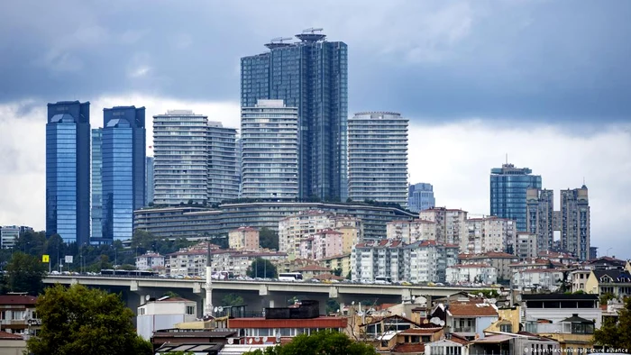 Tânăra familie din Hamburg a vizitat și cartierul animat Ortaköy de pe malul Bosforului