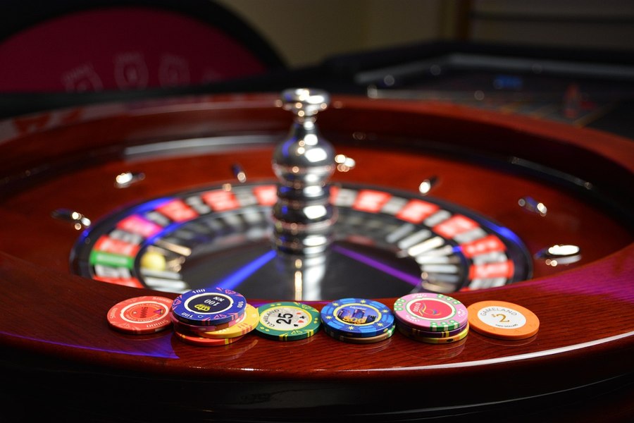 „Schema” prin care un bărbat a jucat într-o oră peste 100.000 euro la ruletă, fără să aibă banii