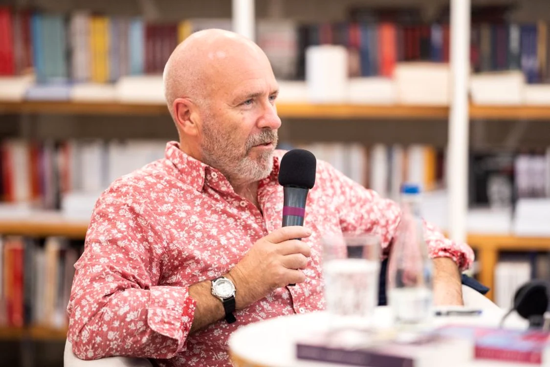 „Omul supraviețuiește prin capacitatea sa de a uita“ – interviu cu Richard FLANAGAN jpeg