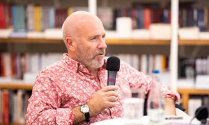 „Omul supraviețuiește prin capacitatea sa de a uita“ – interviu cu Richard FLANAGAN jpeg