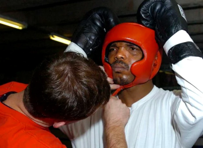 Boxerul Chris Henry pregătindu-se de meci foto Chris Henry, foto beaumontenetreprise.com