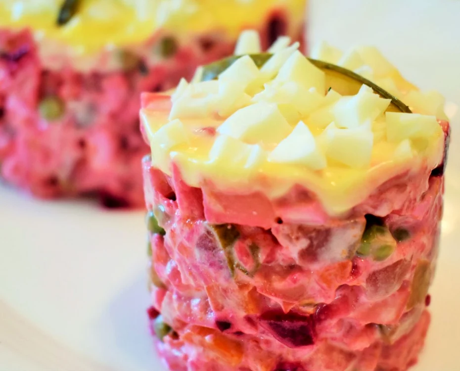 Salată de boeuf cu sfeclă / foto: reteteistorice.ro via Pinterest 