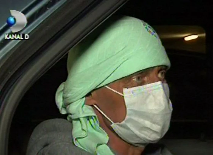 
    Orice bacterie, mirob, virus îl poate ataca pe actor  