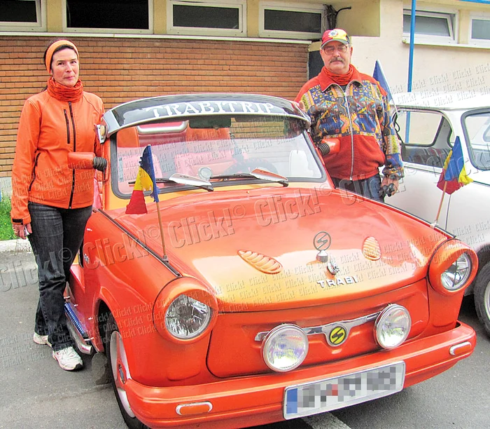 
    Soţii Ladislau şi Dicuta Safian  s-au plimbat, mândri, cu Trabantul  lor prin Germania şi Ungaria (Fotografii: Ramona Găină)  