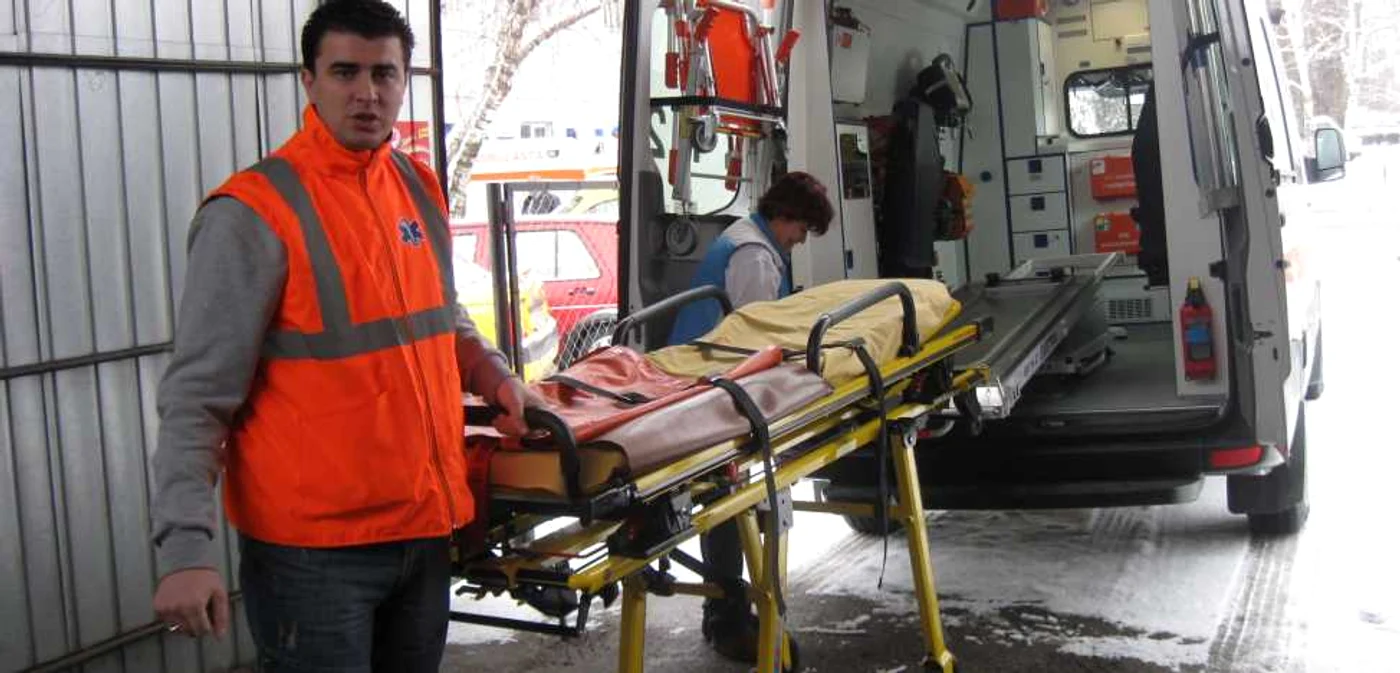 Râmnicu Vâlcea. Angajaţii Ambulanţei nu au mai putut face nimic pentru victimă (foto arhiva)