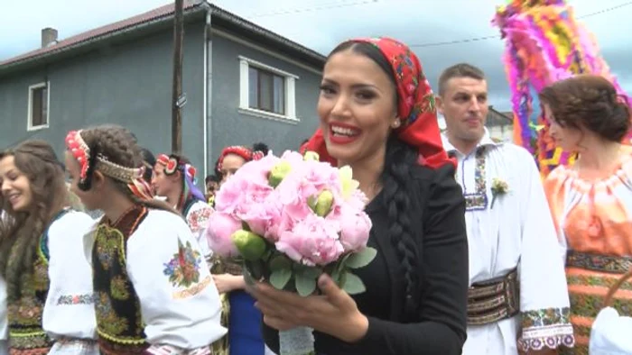 Andreea Mantea a prins buchetul la o nuntă