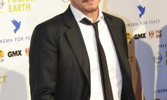 sean penn tk3s 20110214 zaf f84 227 jpeg