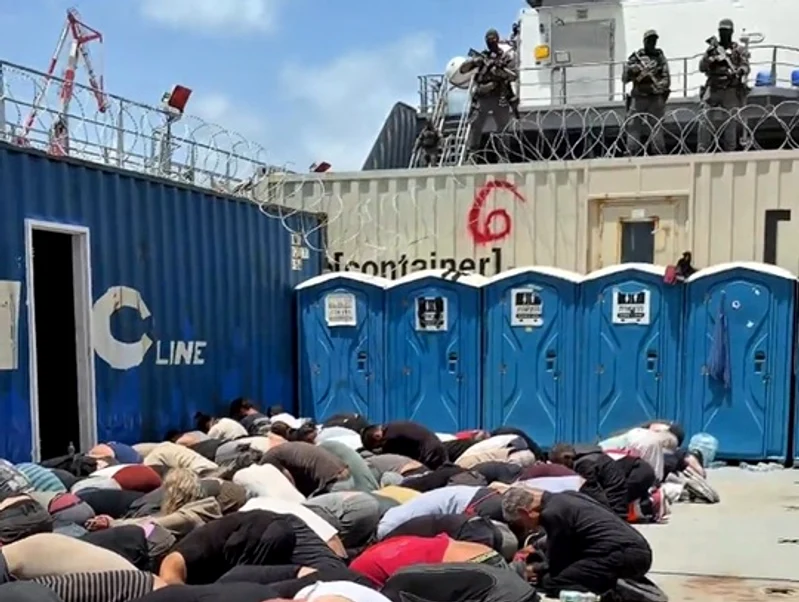 Activiștii din ”Flotila Fâșia Gaza”, umiliți de israelieni FOTO: X