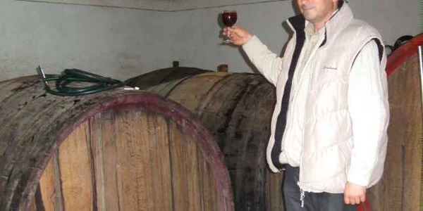 Podgorenii au doar o soluţie: să bea vinul din stoc.
