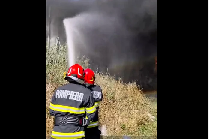 ISU Covasna intervine pentru stingerea incendiului. FOTO capturp video FB Covasna 45